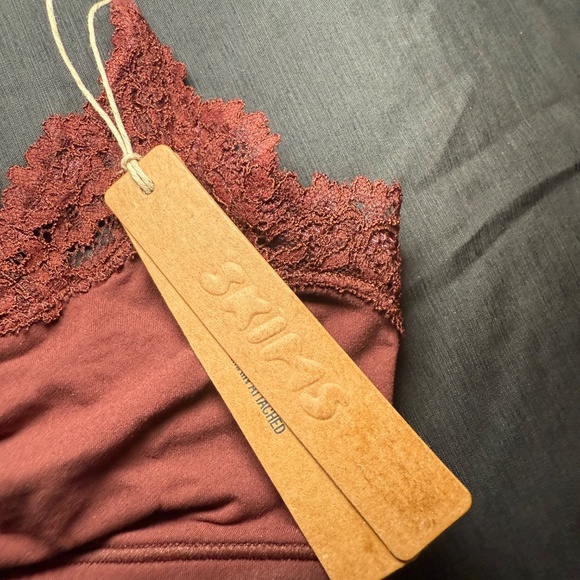 SKIMS - Scoop Neck Lace Bralette - Picture 4 of 5